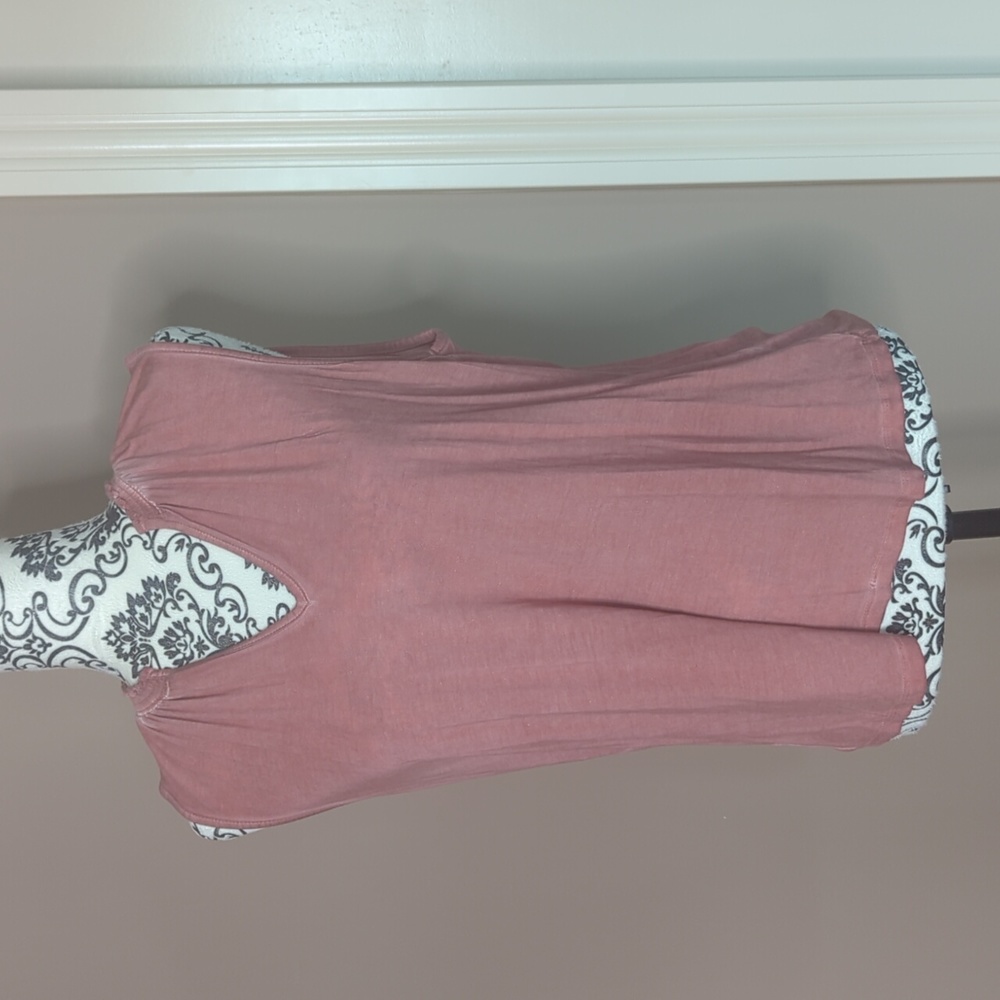 Rose pink sleeveless v neck top Size M